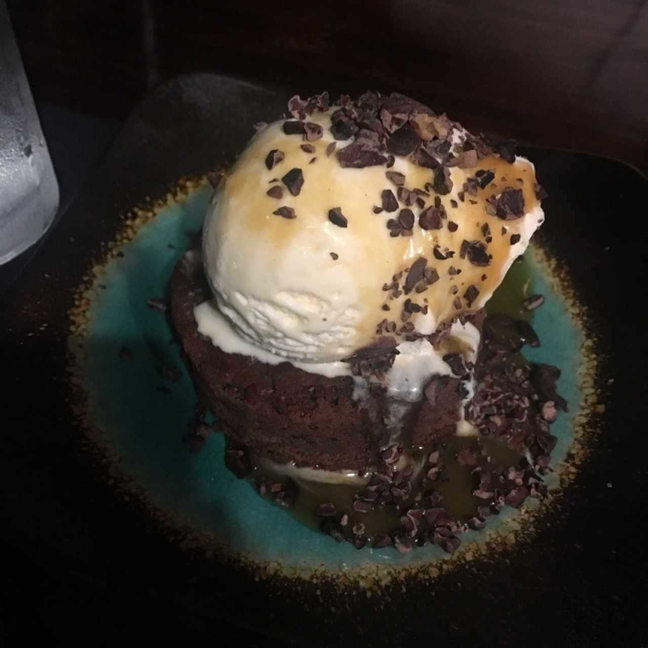 POSTRE MALO - BROWNIE CON HELADO