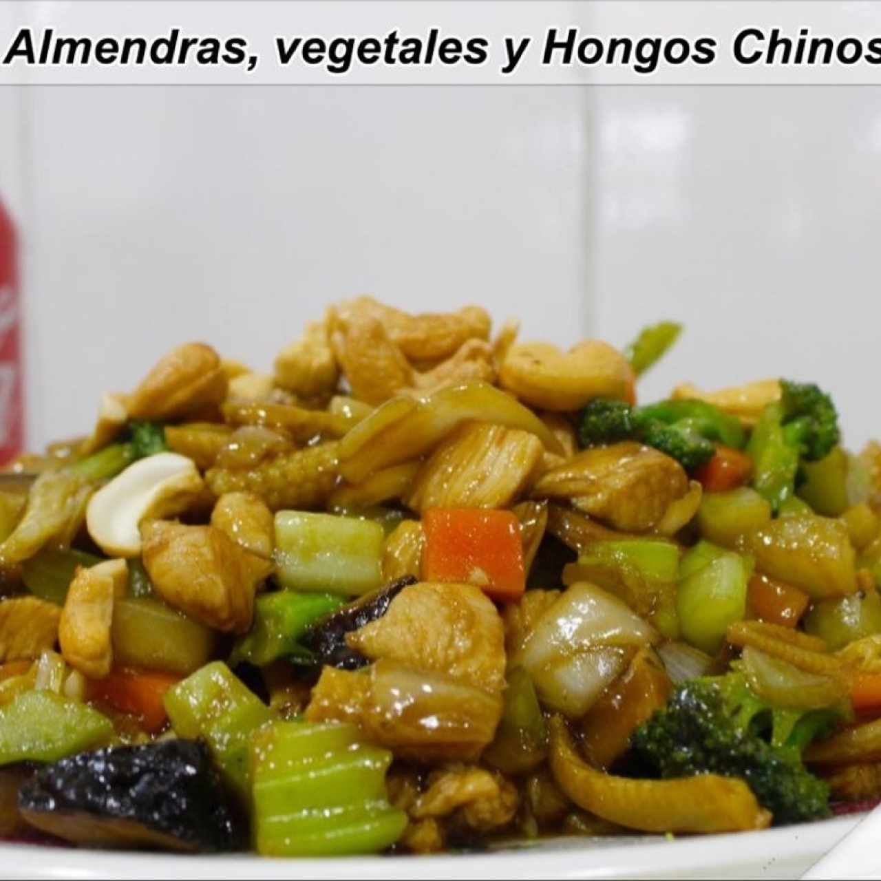 Gallina con Almendra y Vegetales con Hongo Chinos