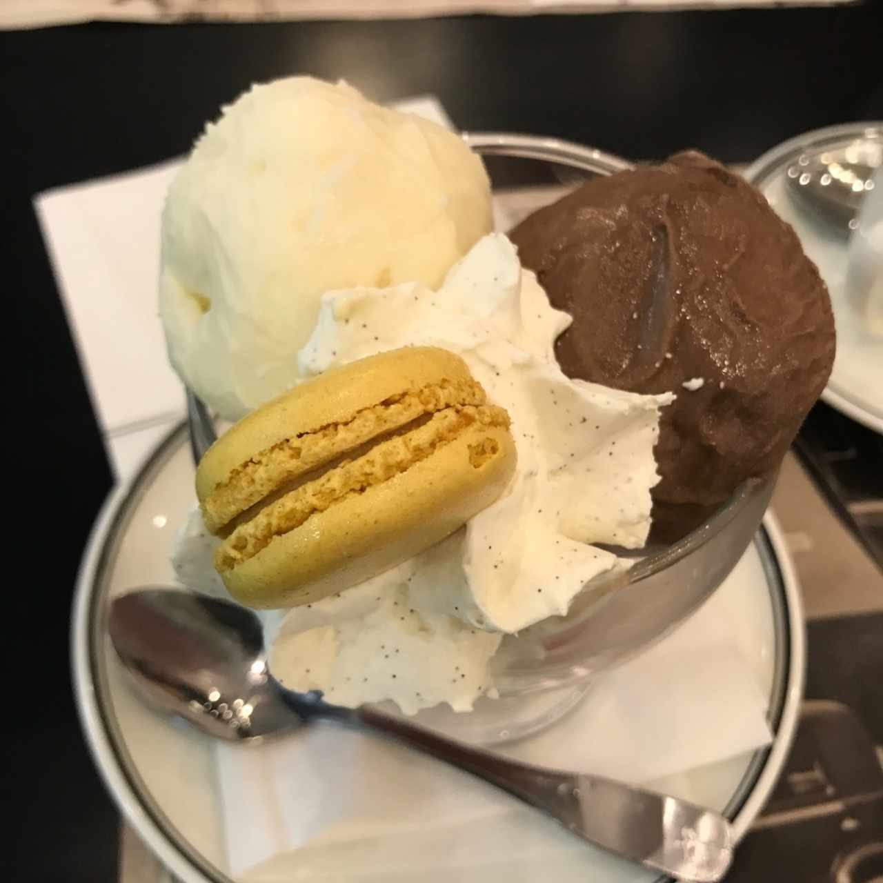 helado con macaron