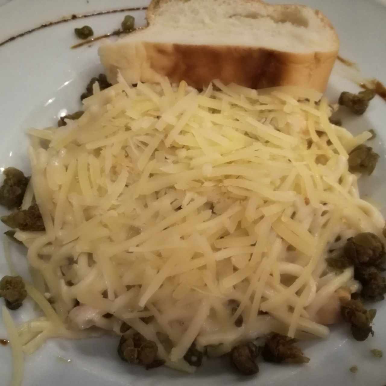 Pasta salmón y alcaparras