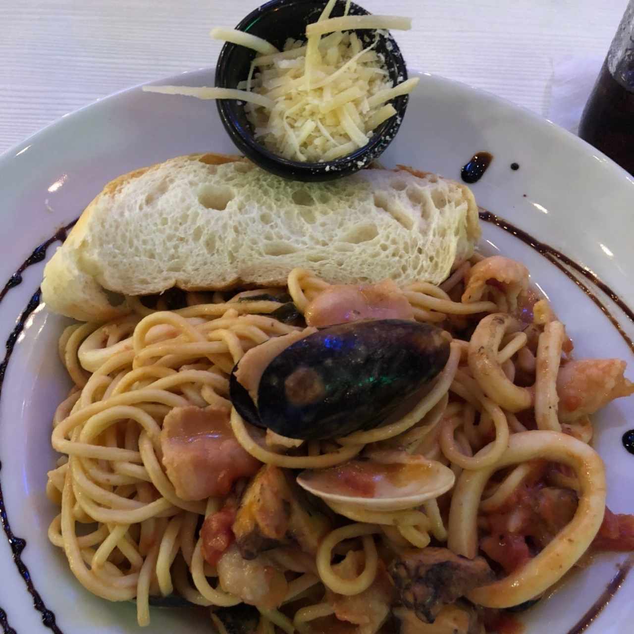 pasta aglio roso con mariscos