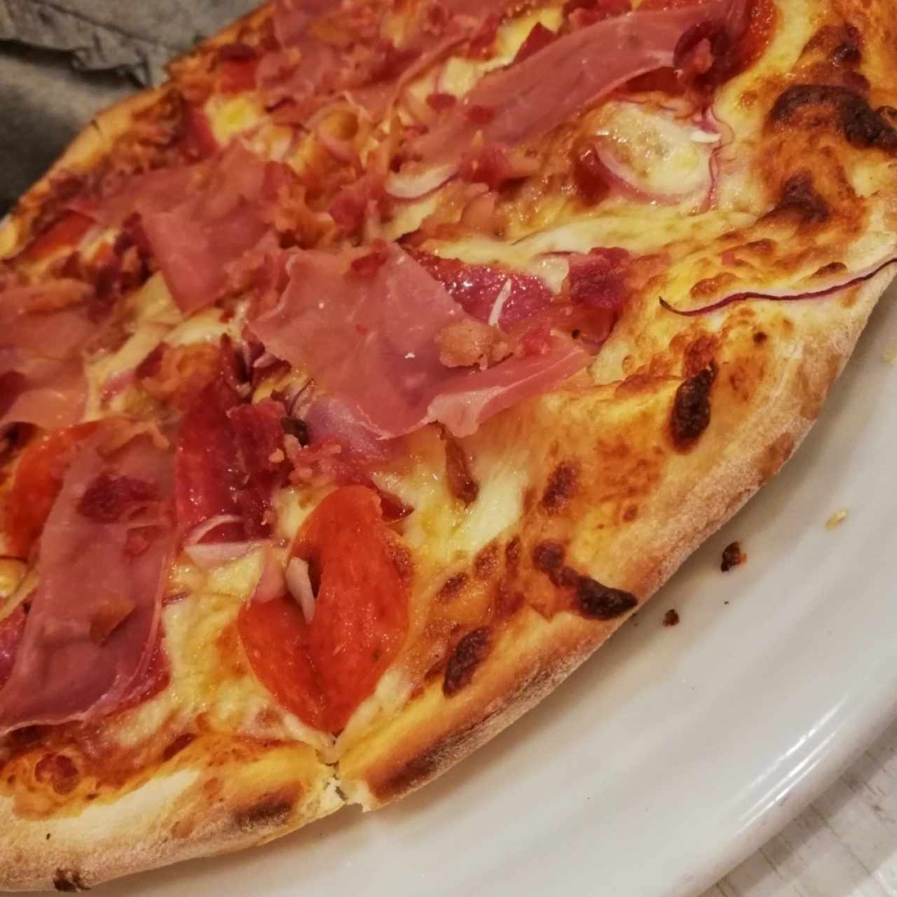 Pizza cuatro carnes 