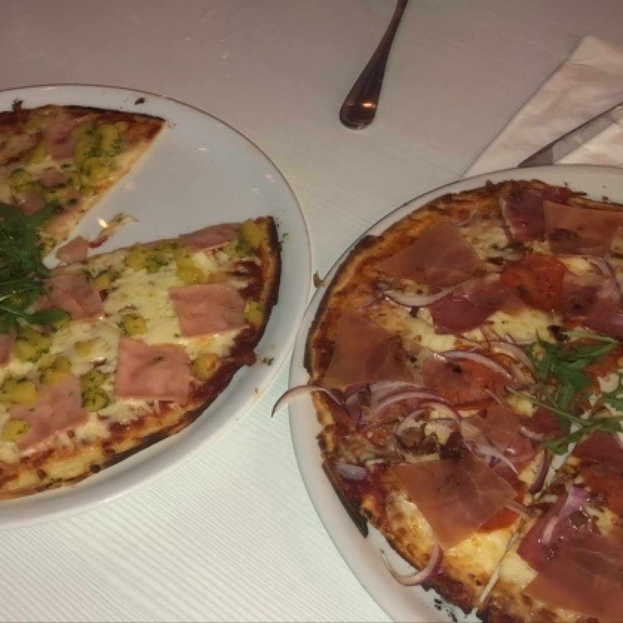 la mejor pizza gluten free del mundo!!!! cuatro carnes y la hawaiana!!! recomendadiiisima