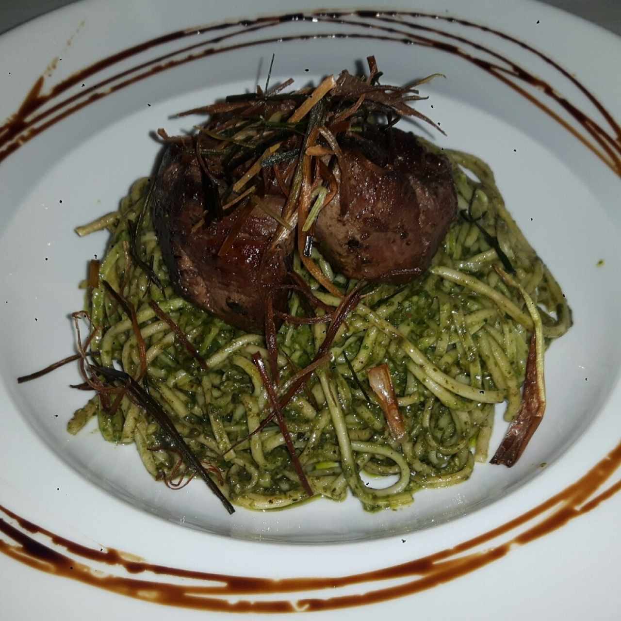 filet de lomo con spaghetti al oleo