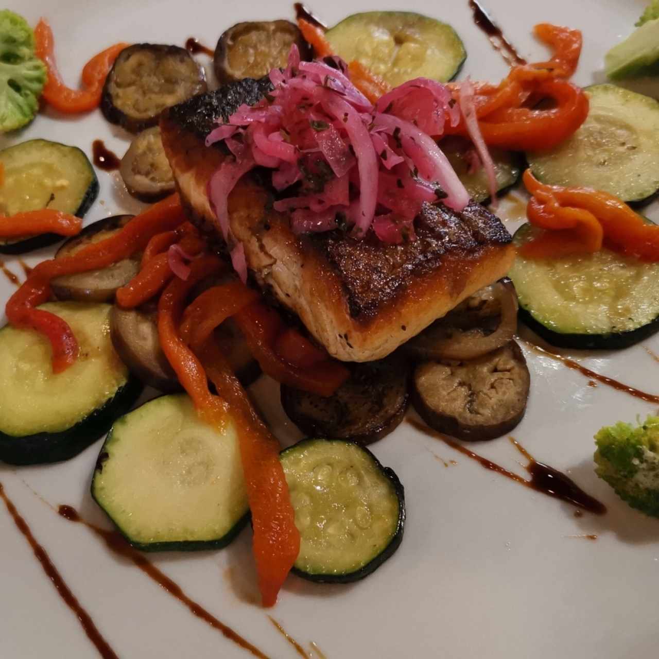 Salmón con vegetales