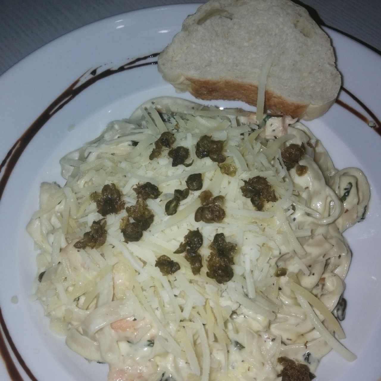 fetuccini con humus y salmón 