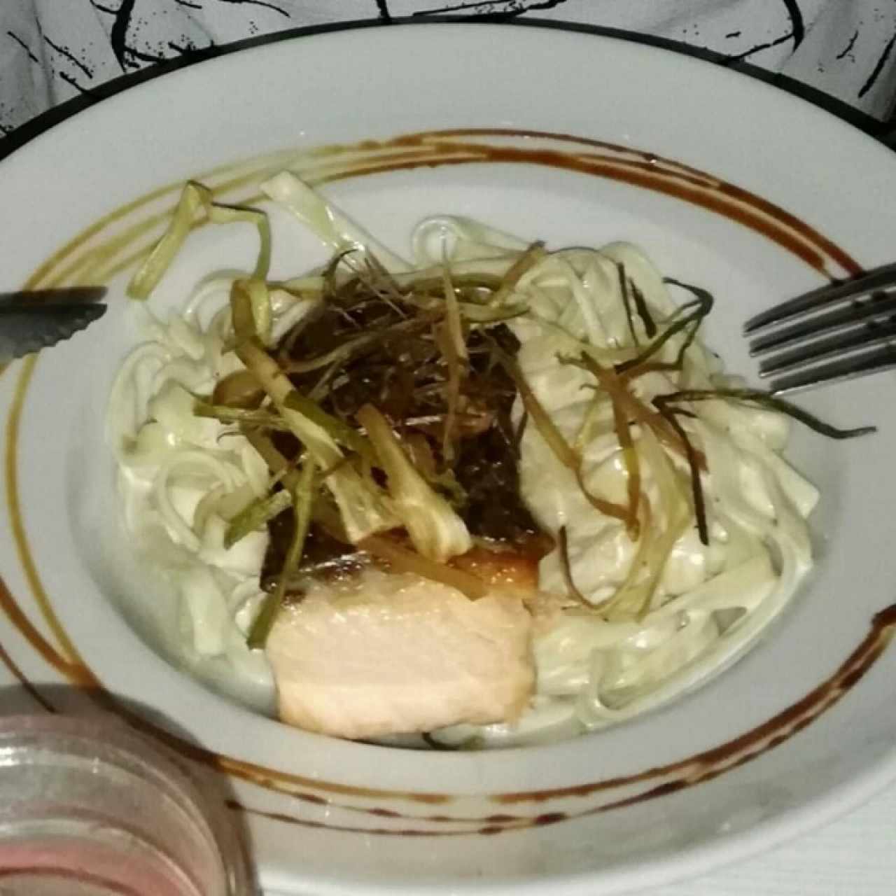 Lemon salmón con pasta