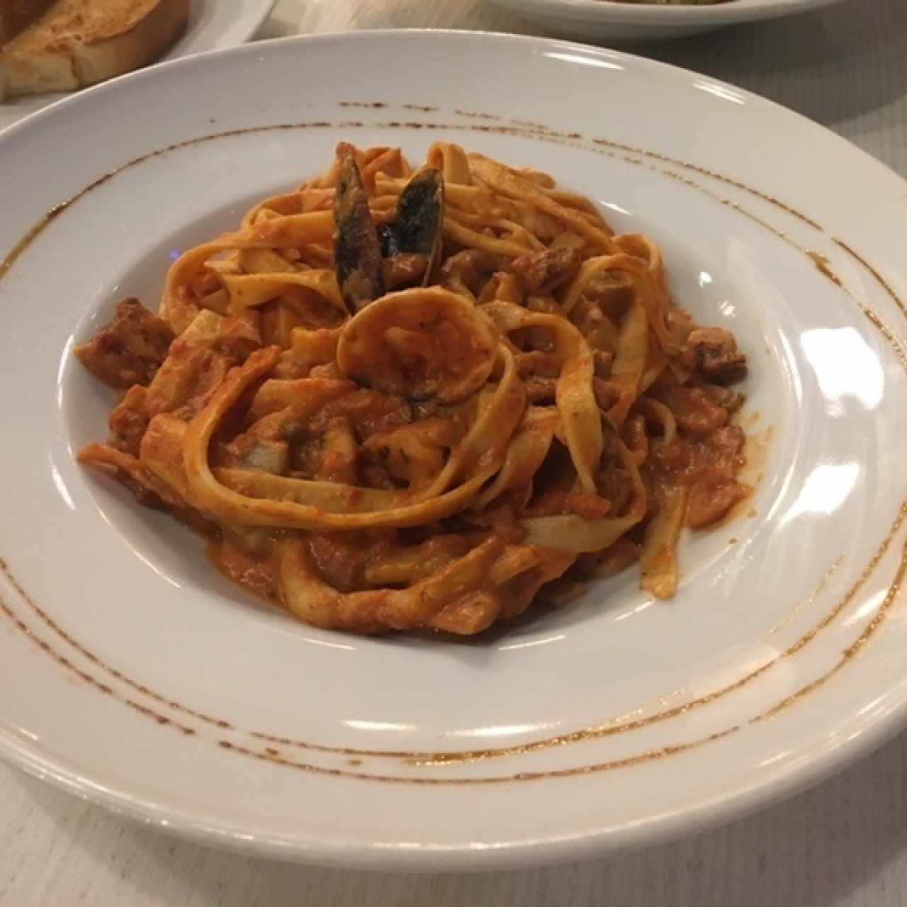“Pasta AglioRosso” con salsa Rossé y Fettuccine