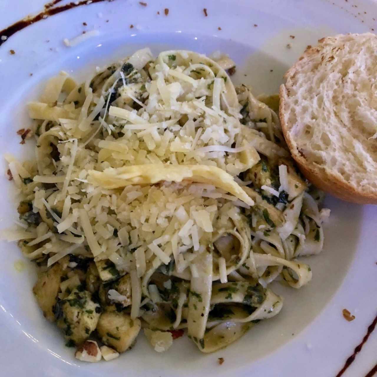 fetuccini con pollo al pesto