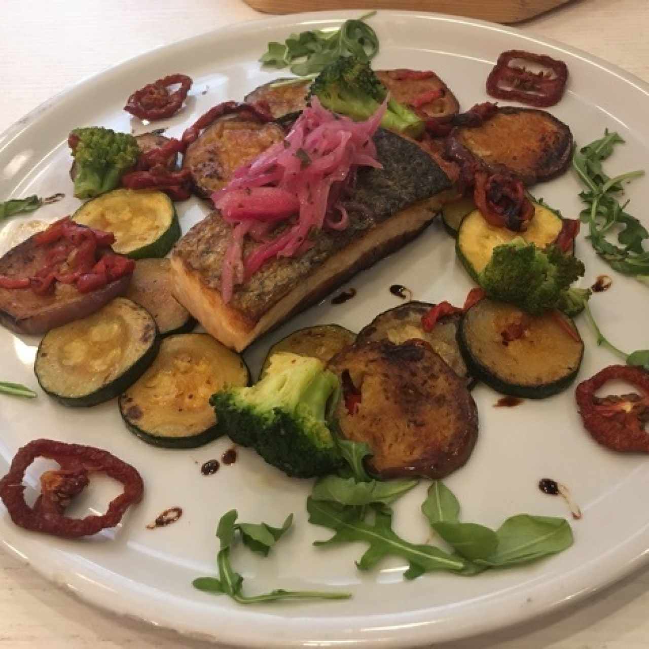 Salmón con vegetales