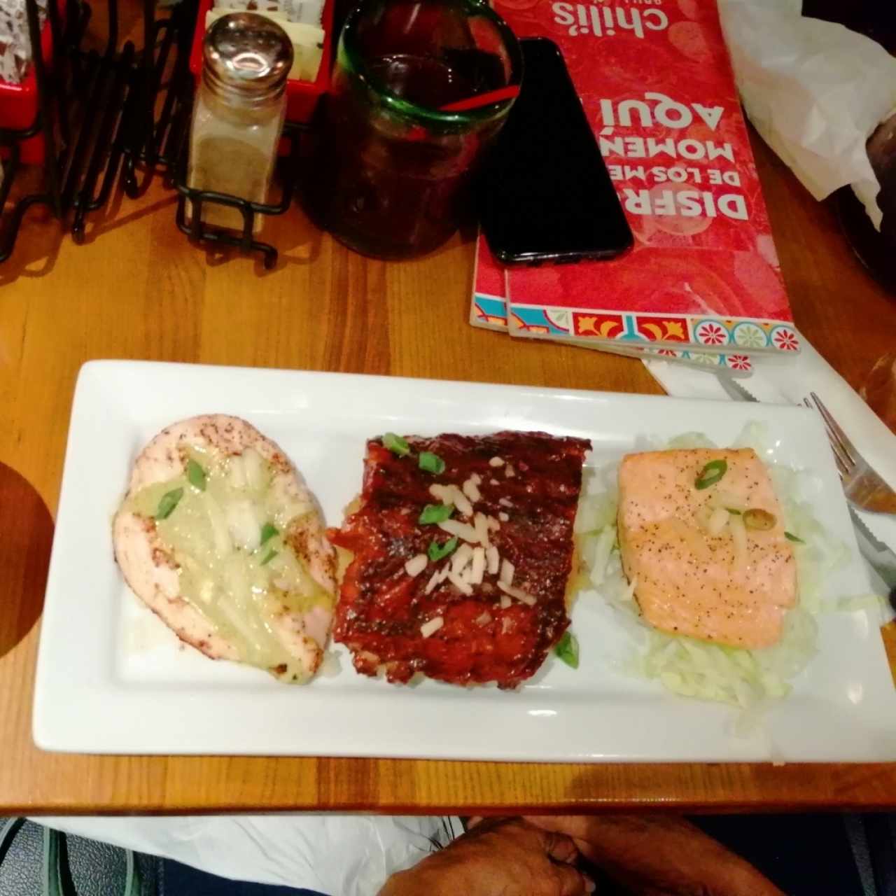 TRÍO Pollo Salmón y Costilla