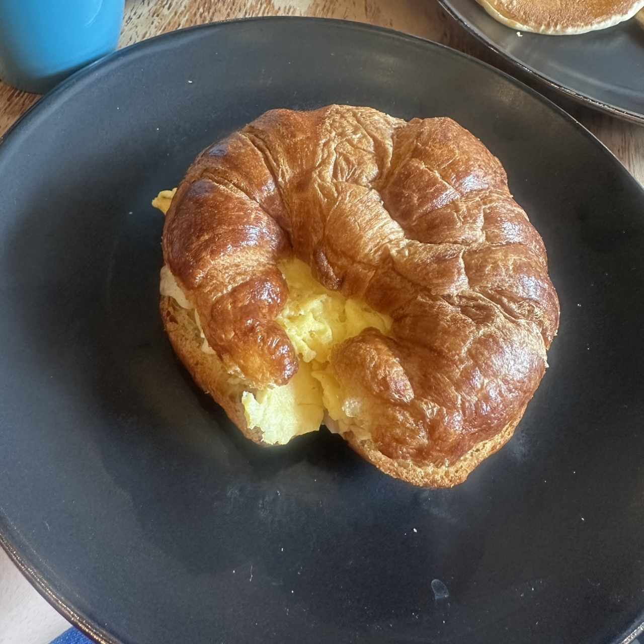 Croissant con queso (Mozzarella,Cheddar o Nacional)