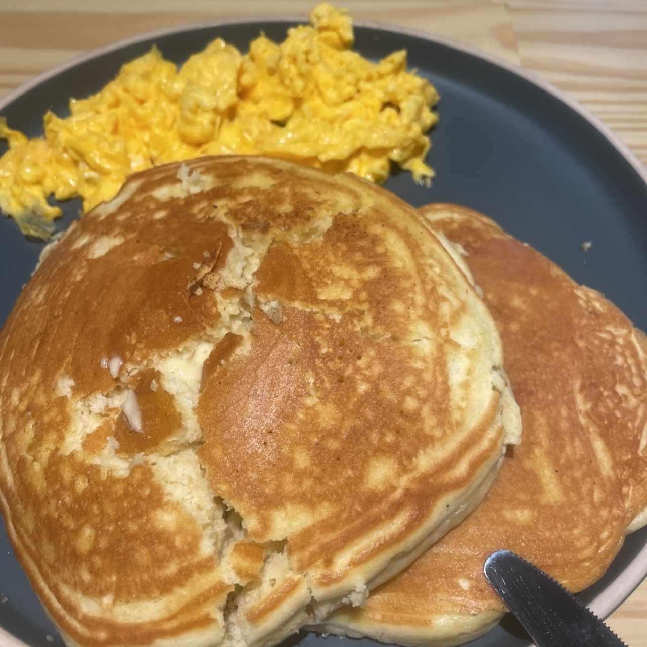 Pancakes con huevos al gusto