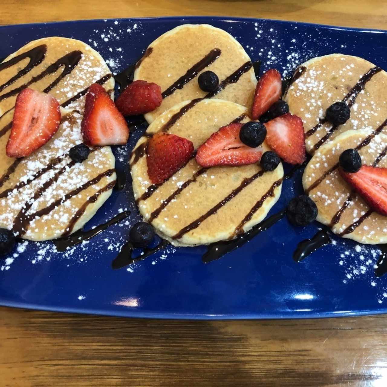Mini Pancakes con Fresa,Blueberry y Chocolate
