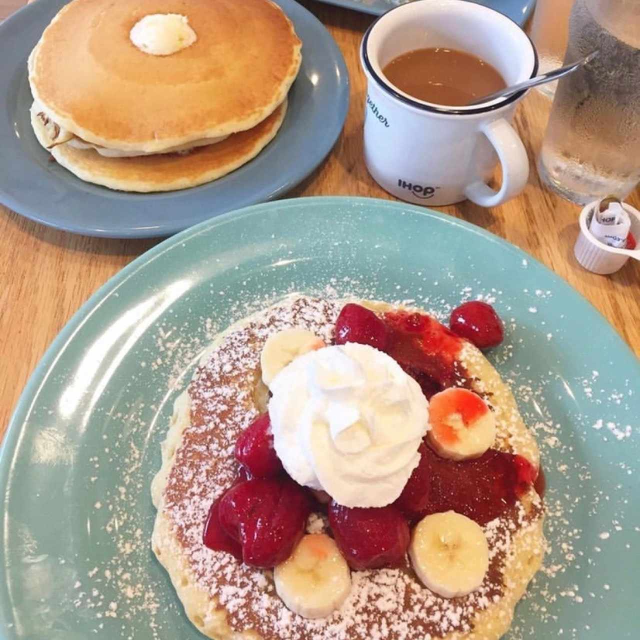 Pancake con fresas y banano 