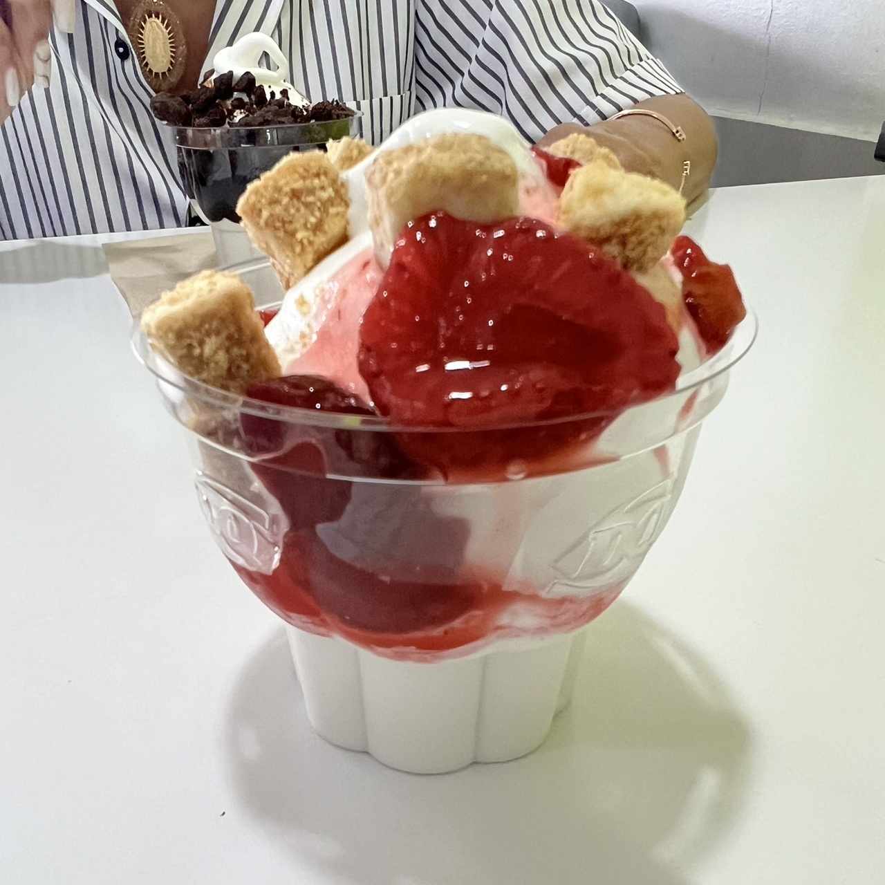 Sundae de fresa con cheese cake