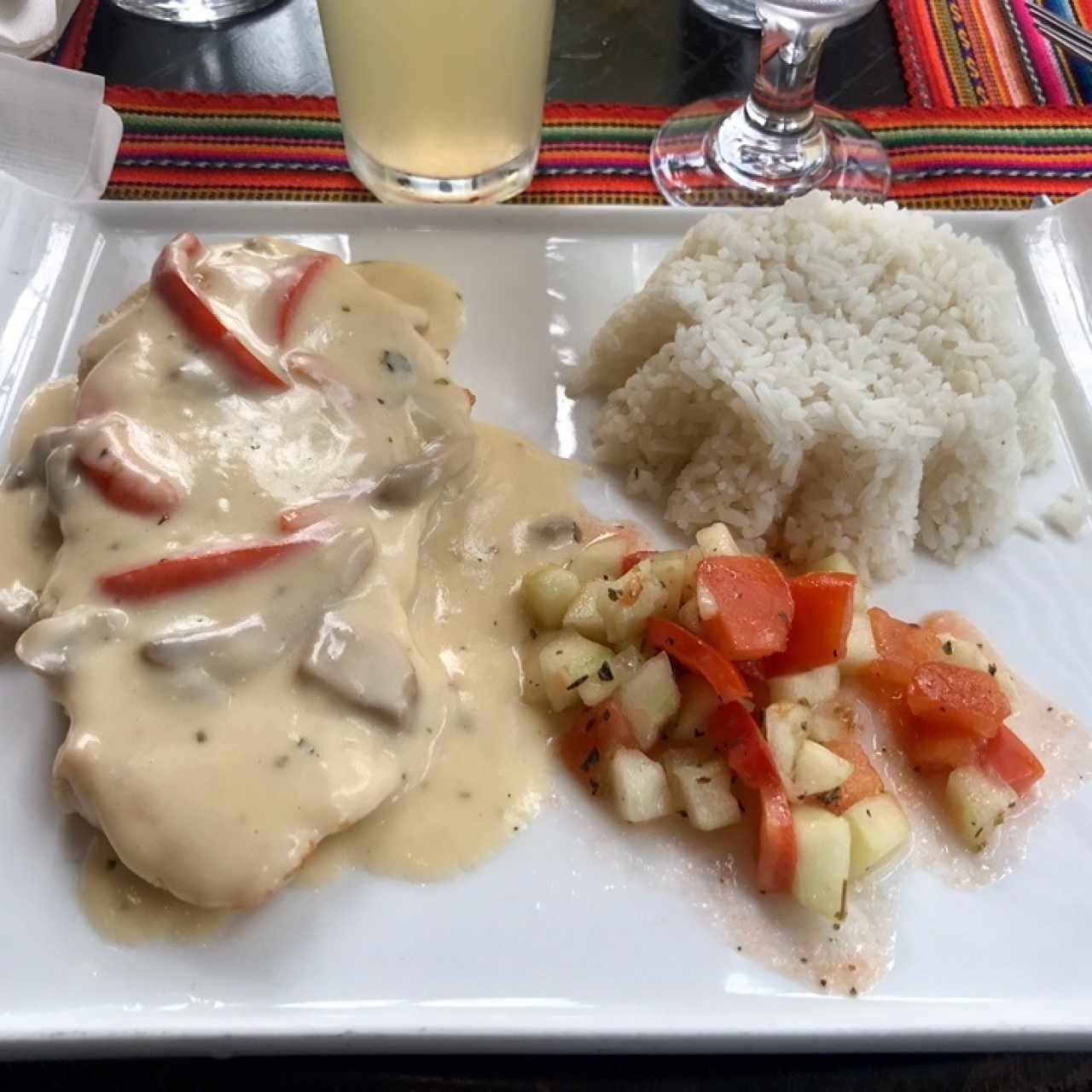 Filete de pescado en salsa blanca - menú del día