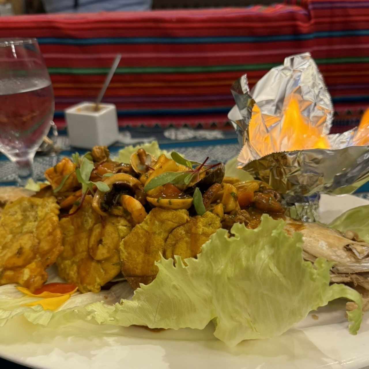 Corvina entera con mariscos