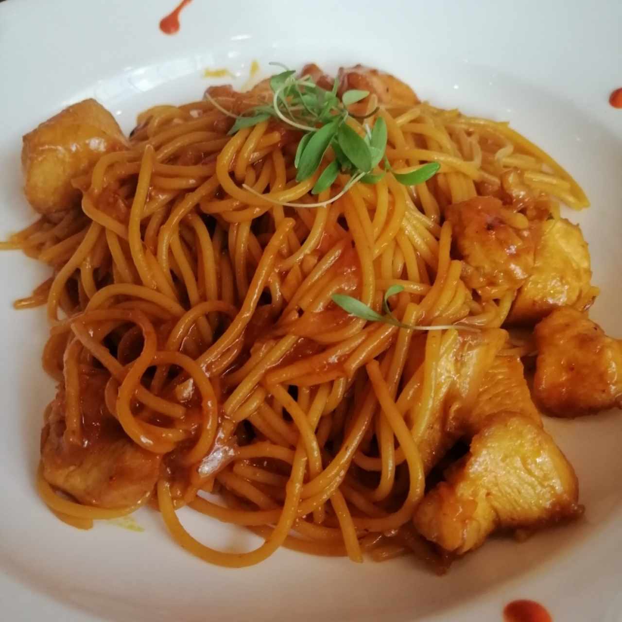 Spaguetti salsa de tu elección con Pollo
