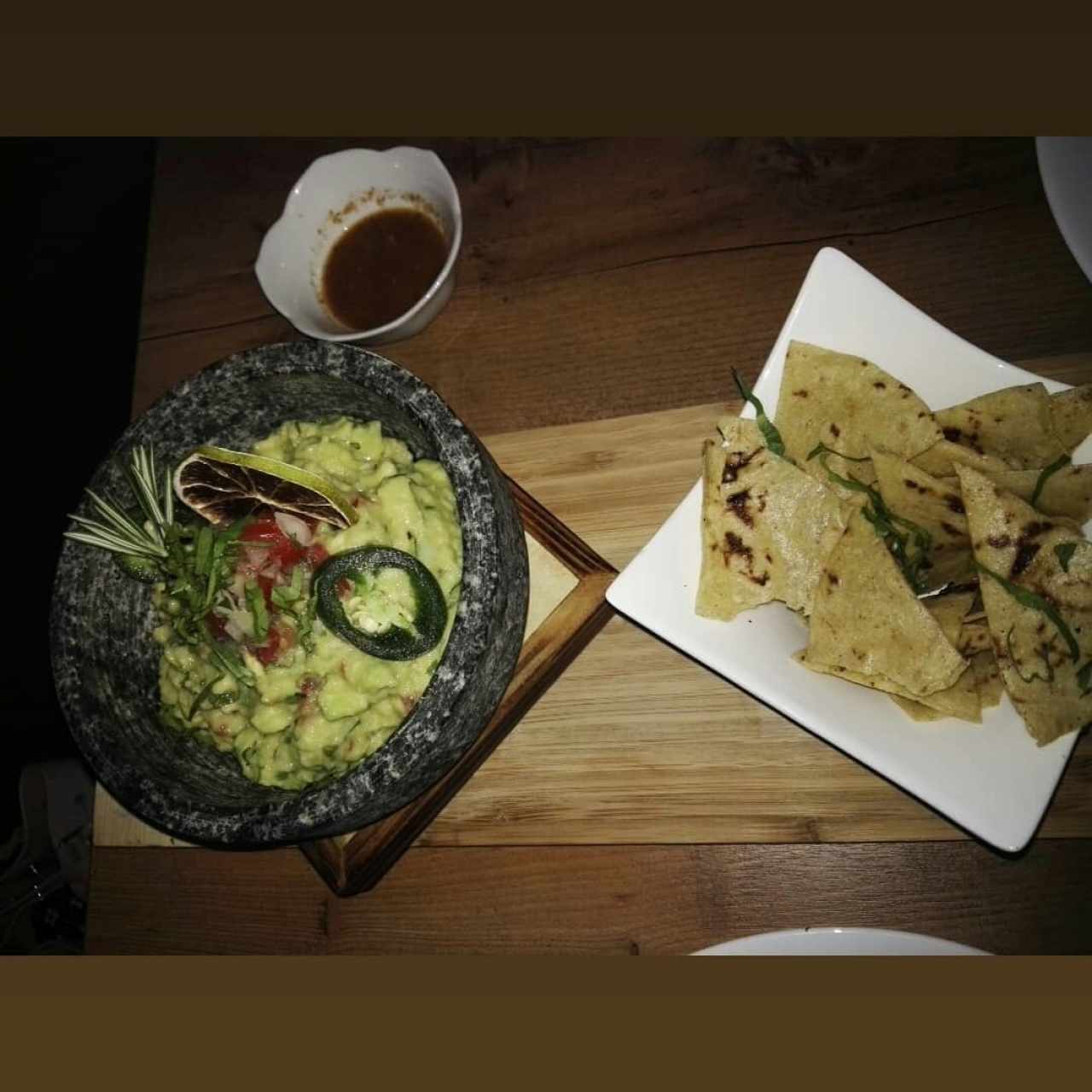 guacamole y totopos