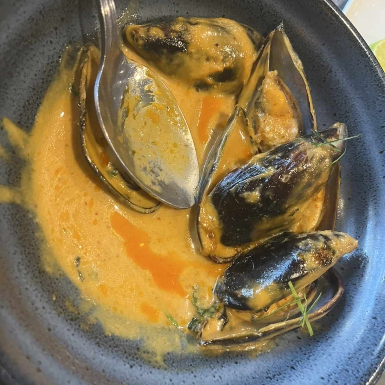 ENTRADAS - STEAMED MUSSELS