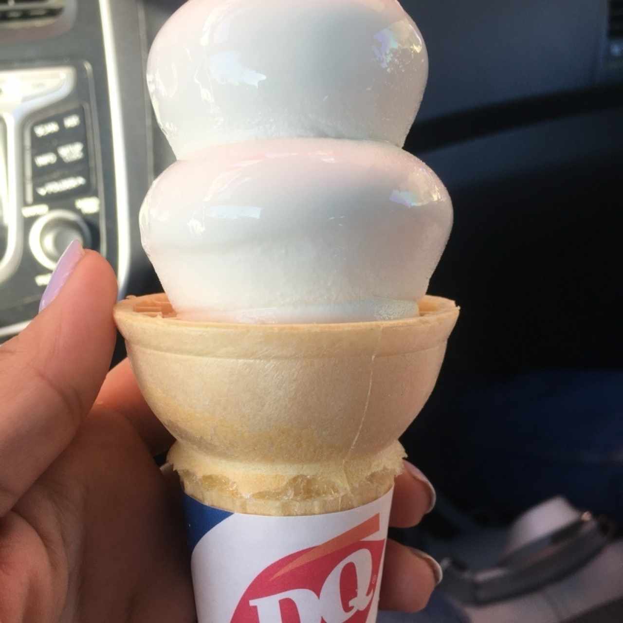 cono de helado de vainilla clasico