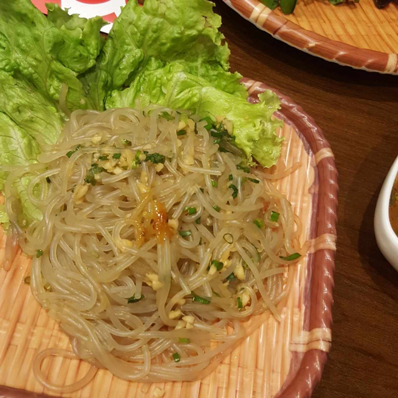 Ensalada fría de vermicelli con aderezo de jenjibre