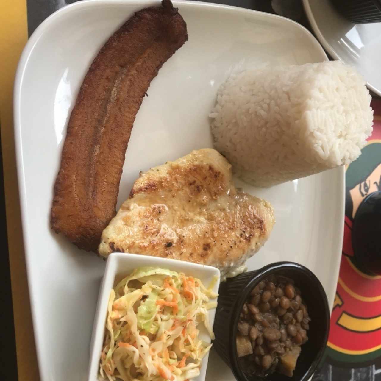 Menu Ejecutivo muy bueno y viene con una sopita de entrada