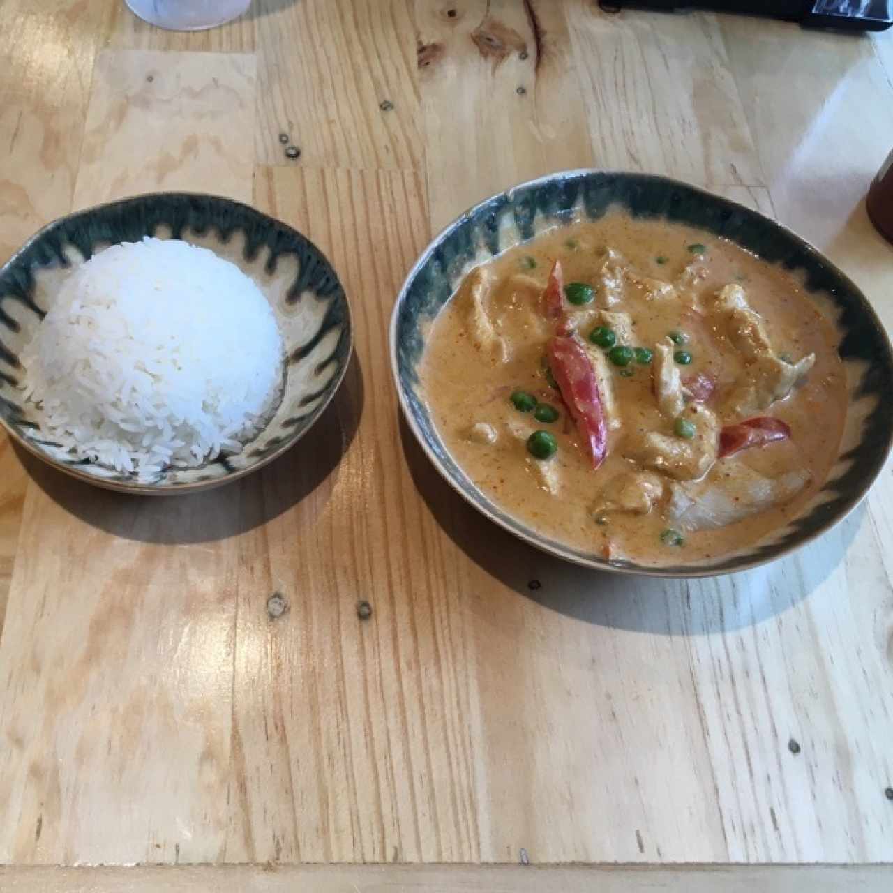 Panang Curry de pollo y arroz de jasmín