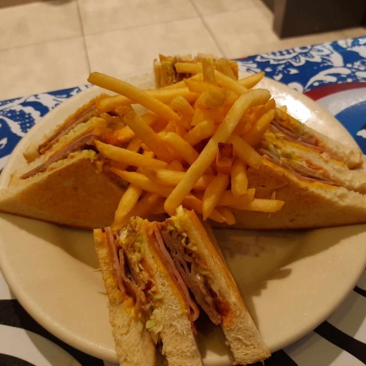 Club Sandwich tradicional en combo