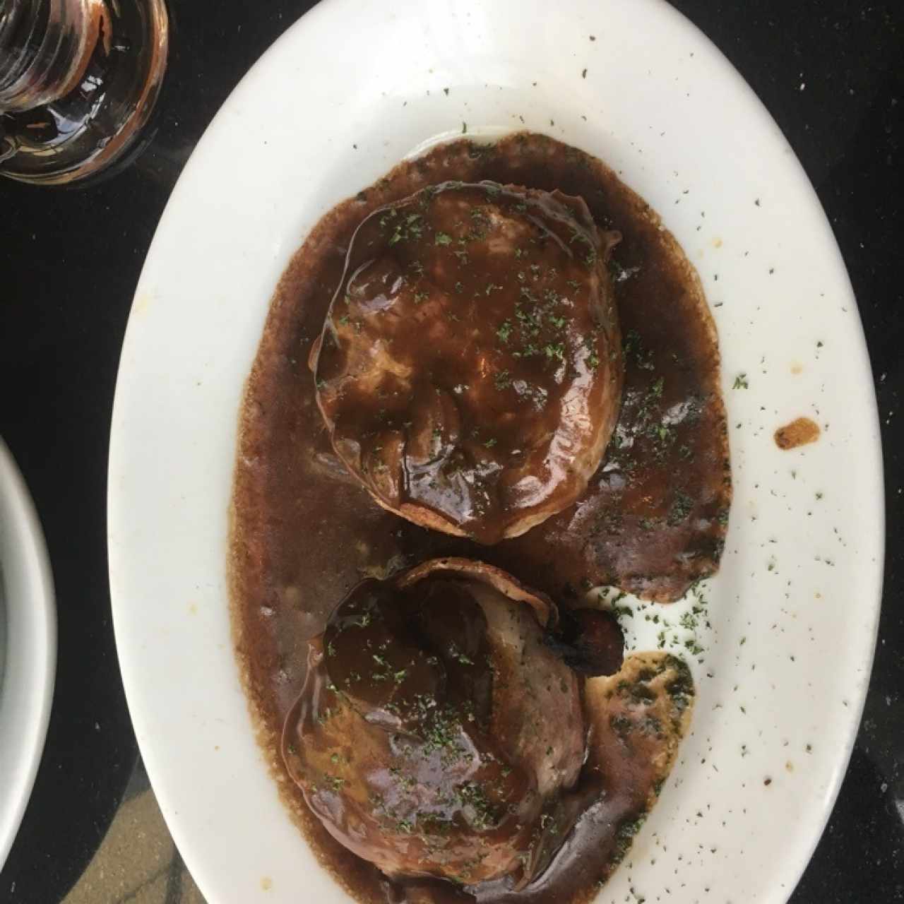 Filete de Lomito Estilo Francés (8 oz.), Skirt Steak (Entraña) (8 oz.), Filete de Salmón, Suprema de Ave a la Reina, Kabobs de Lomito.