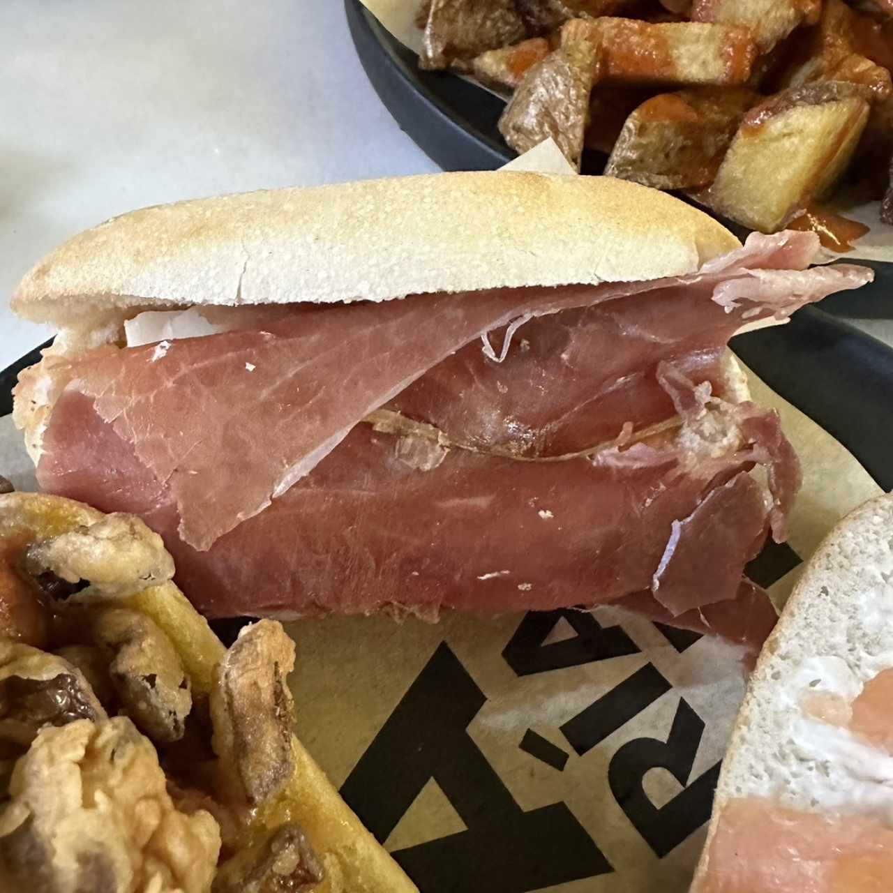 JAMON SERRANO, QUESO MANCHEGO Y TUMACA