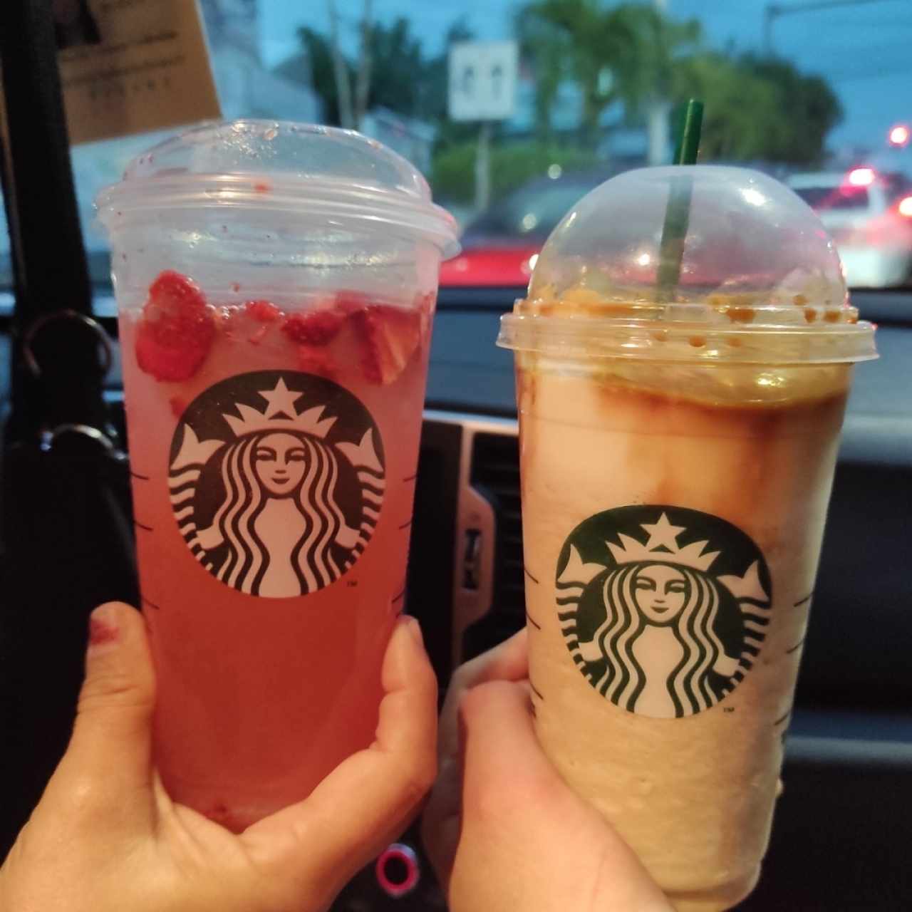 Frappuccino Caramelo y Starbuck de fresa con Limonada