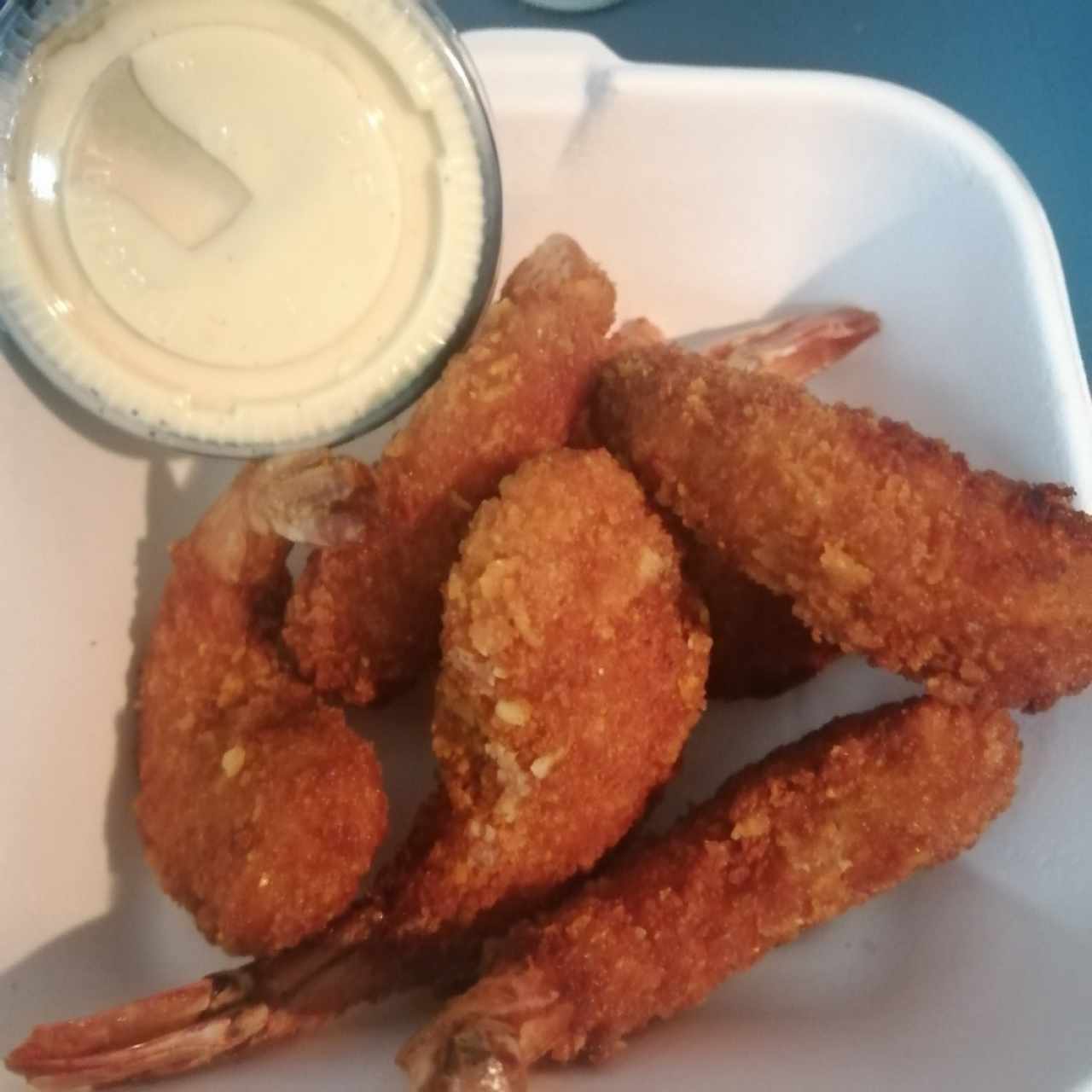 Camarones apanados con salsa de maracuya 