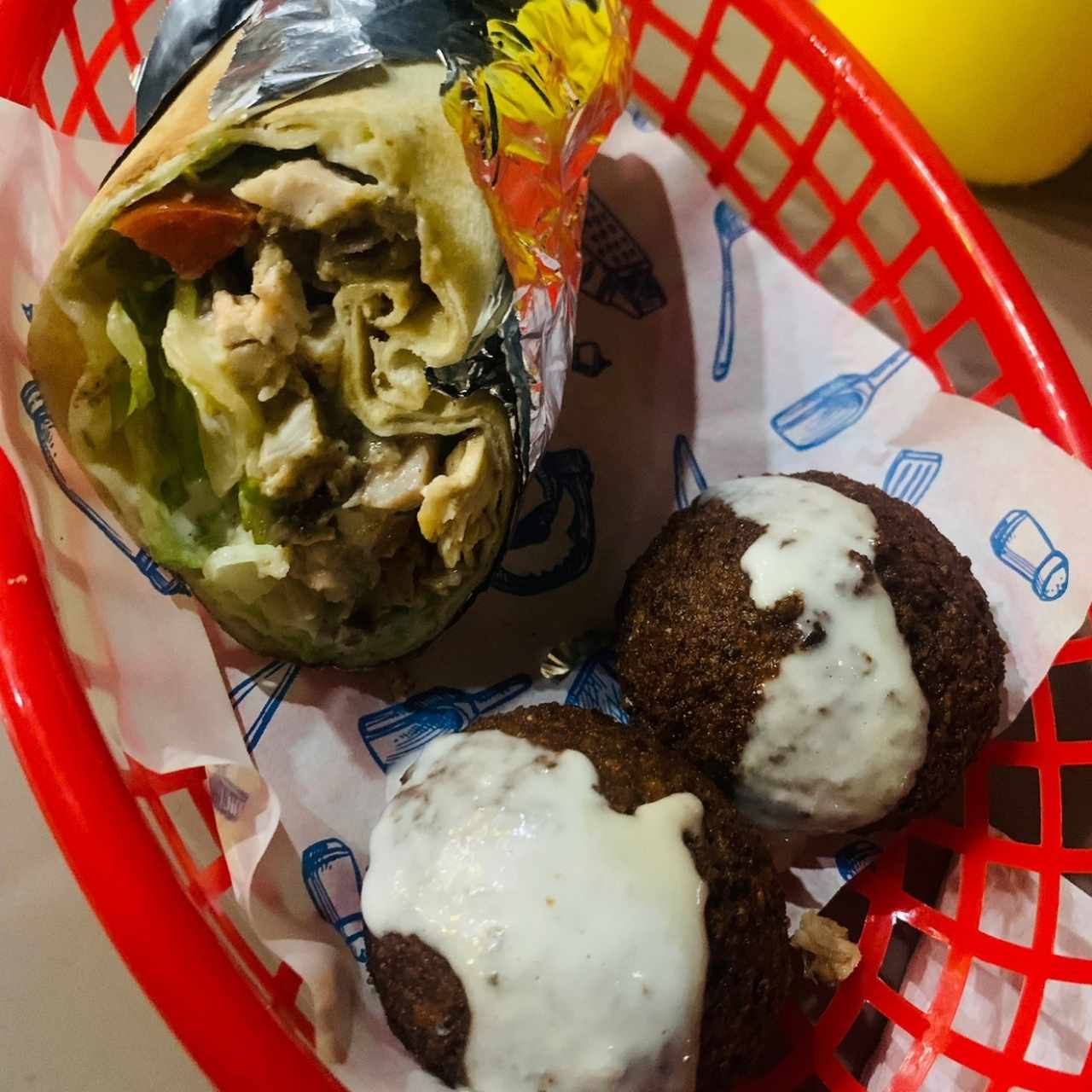 Combo shawarma mixto y falafel