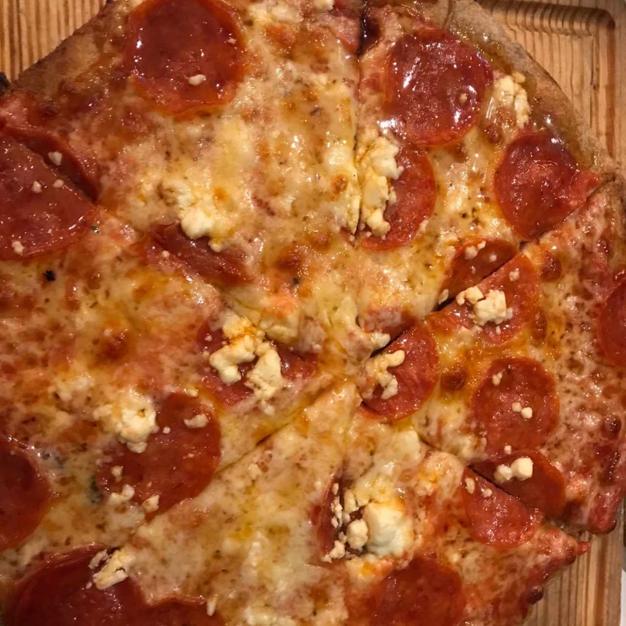 pizza Filipa (pepperoni, feta, mozzarell, miel)