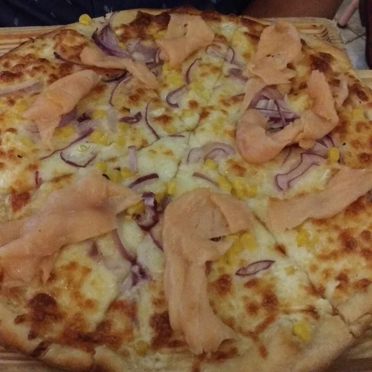 pizza armada con salmón 
