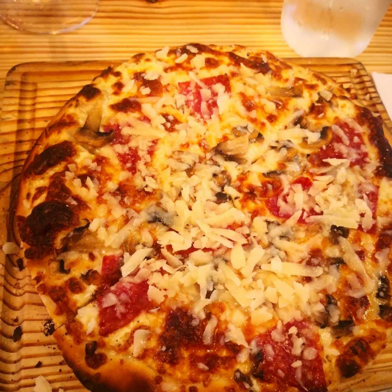pizza de quedo Hongos y peperoni 