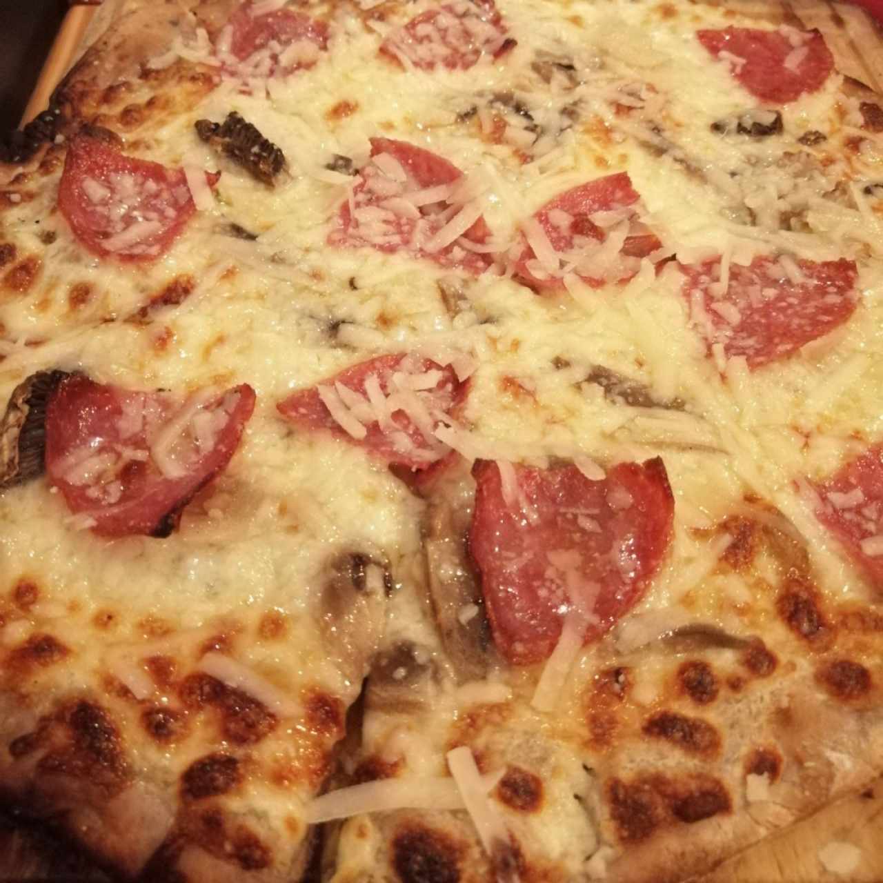 Pizza: Franchesca con masa del día de blueberry y blue cheese