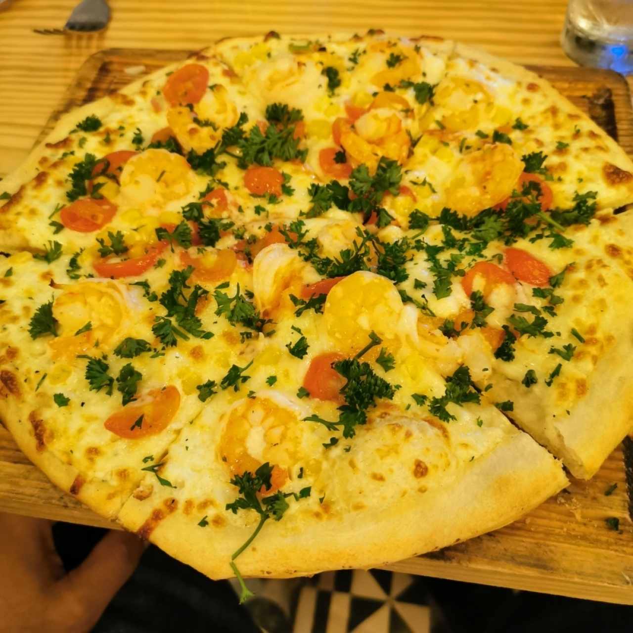Pizza de camarones con bechamel