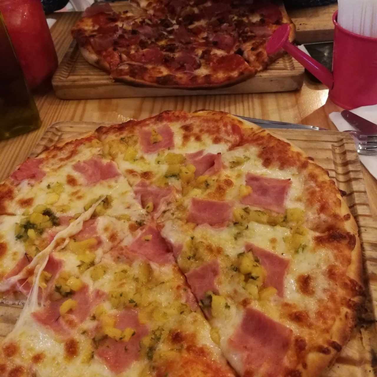 Pizza Hawaiana y 4 Carnes