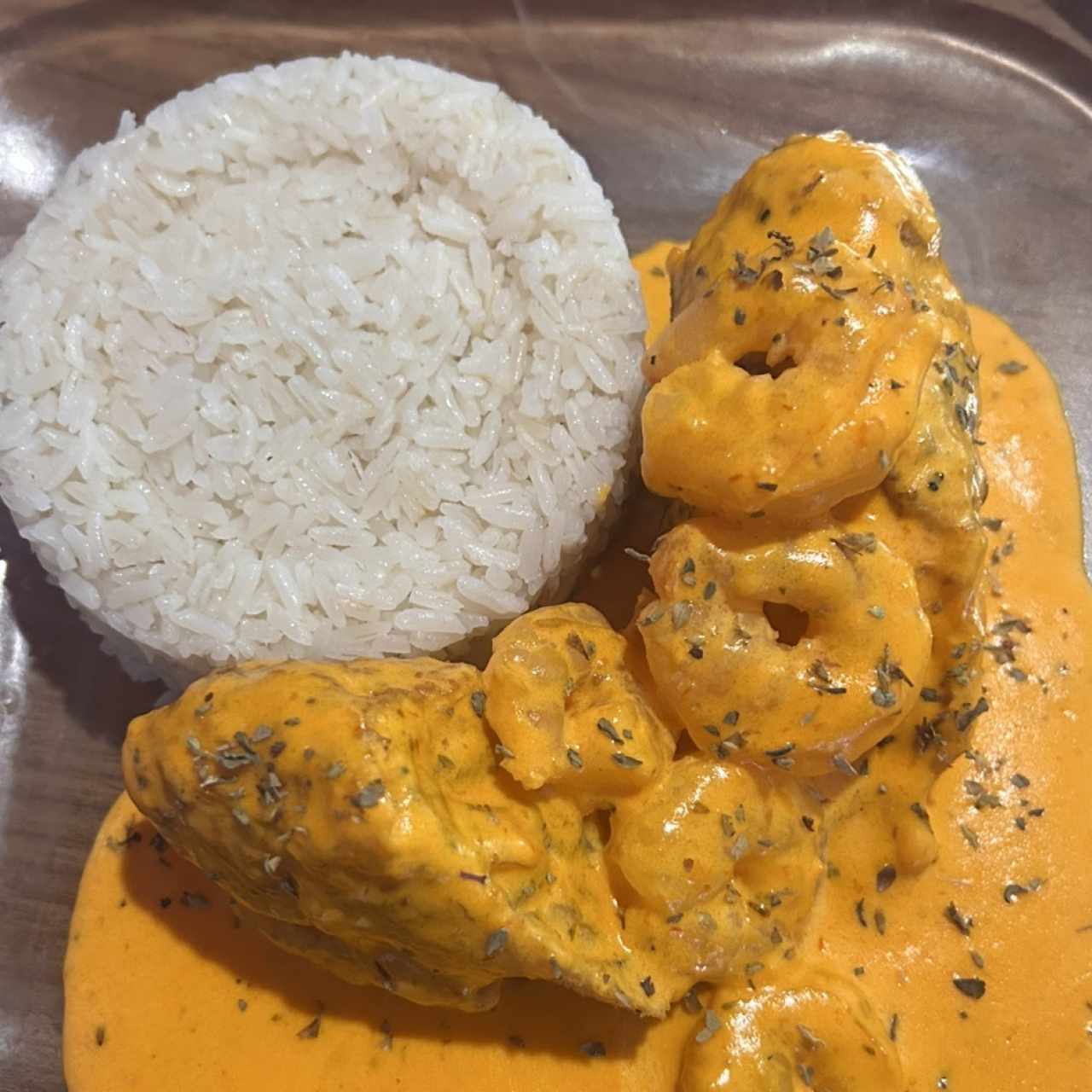 Pescado relleno de camarones