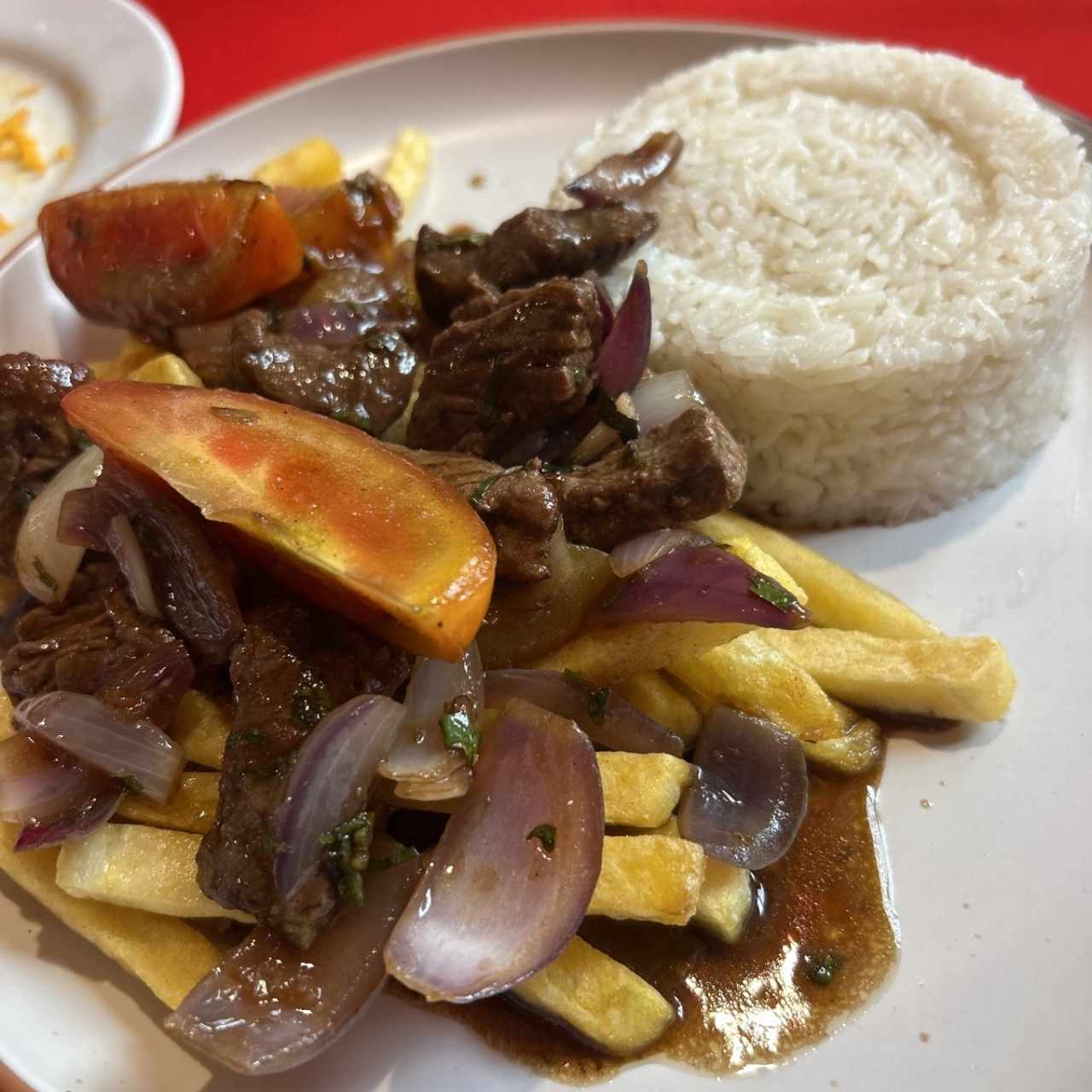 PLATOS FUERTES - Lomo Saltado