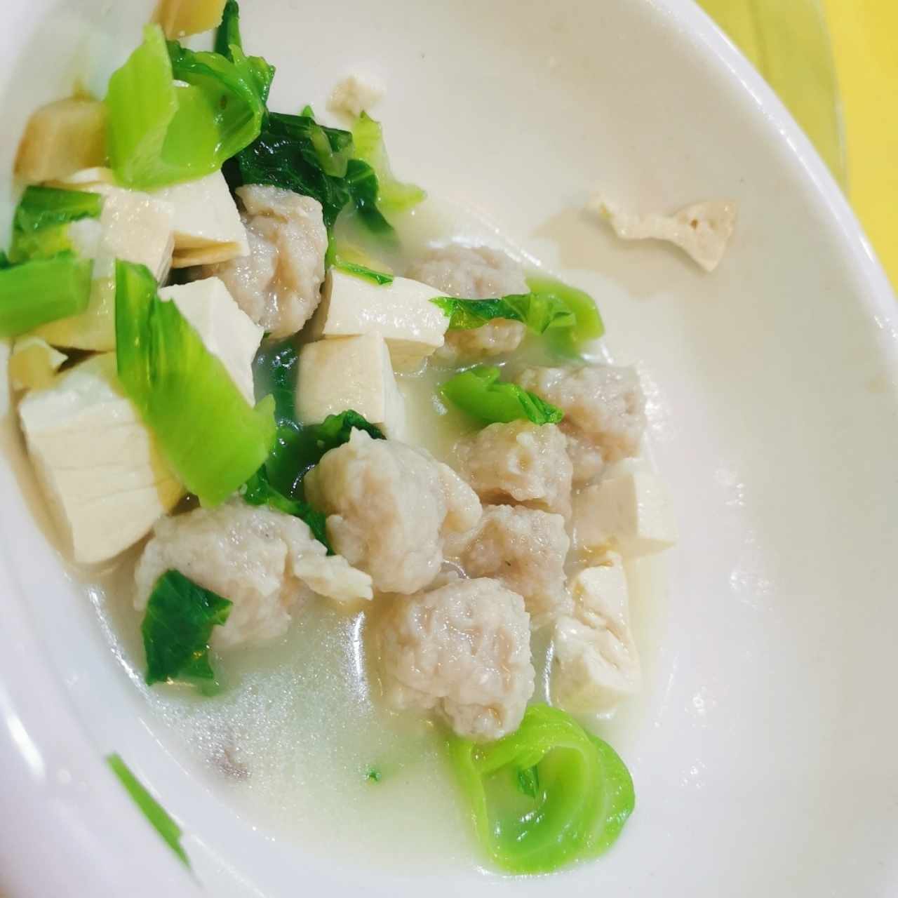 Sopa de Bolita de Pescado con mostaza amarga y tofu ✅👍