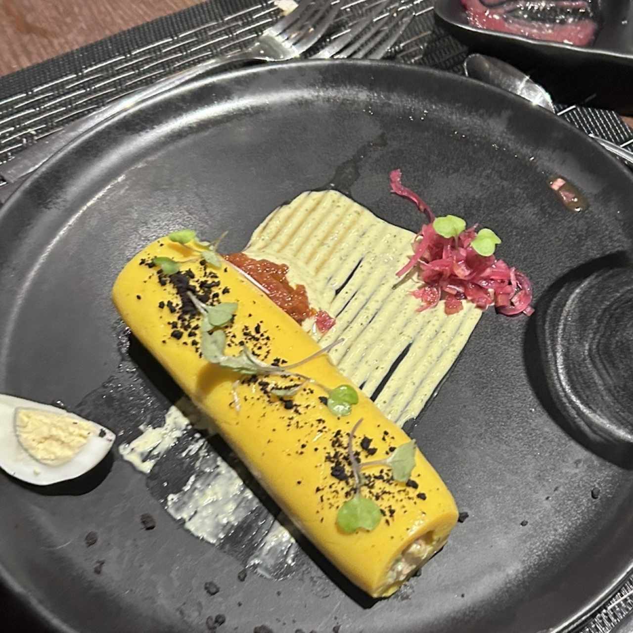 Causa rellena de langostinos