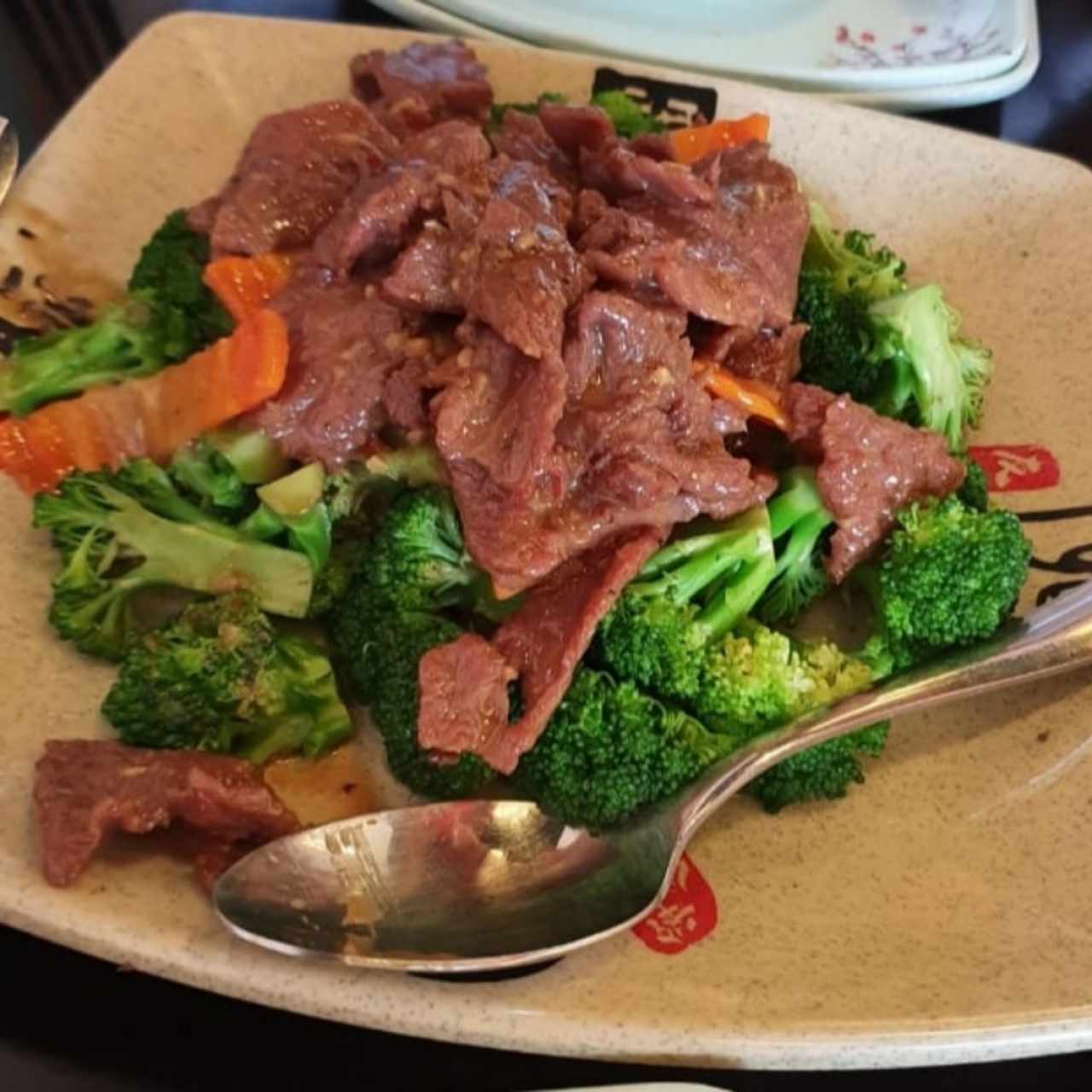 Carne con Brócoli 