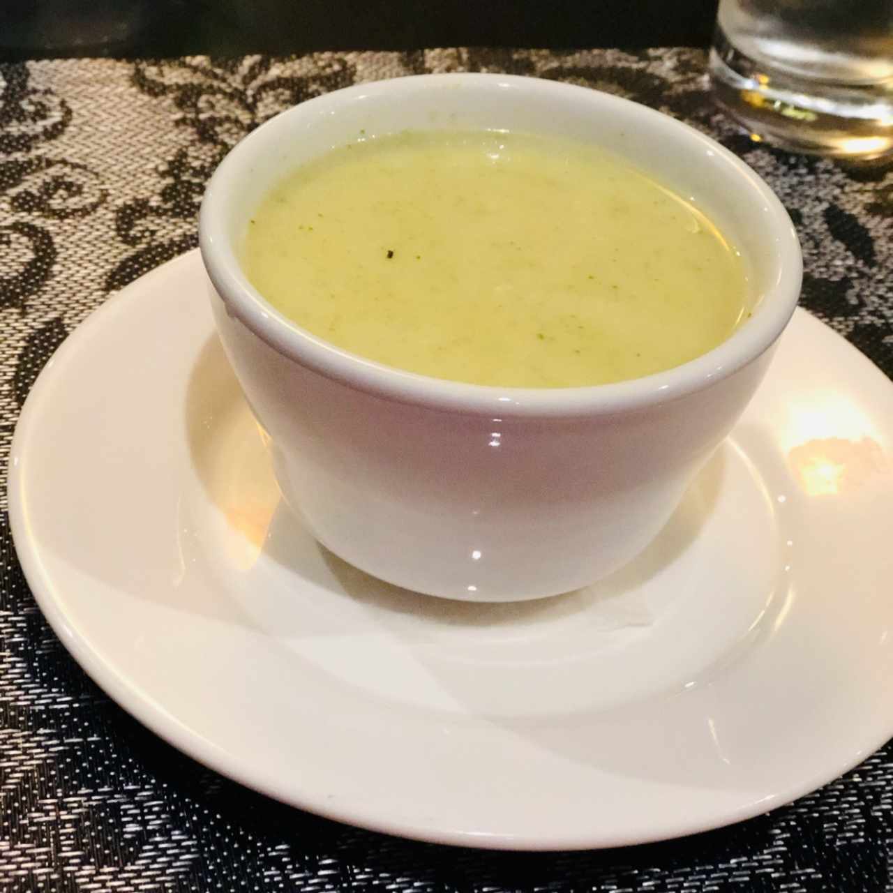 Bowl de sopa del día brócoli
