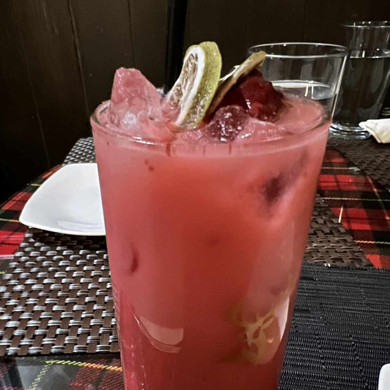 Limonada de frutos rojos