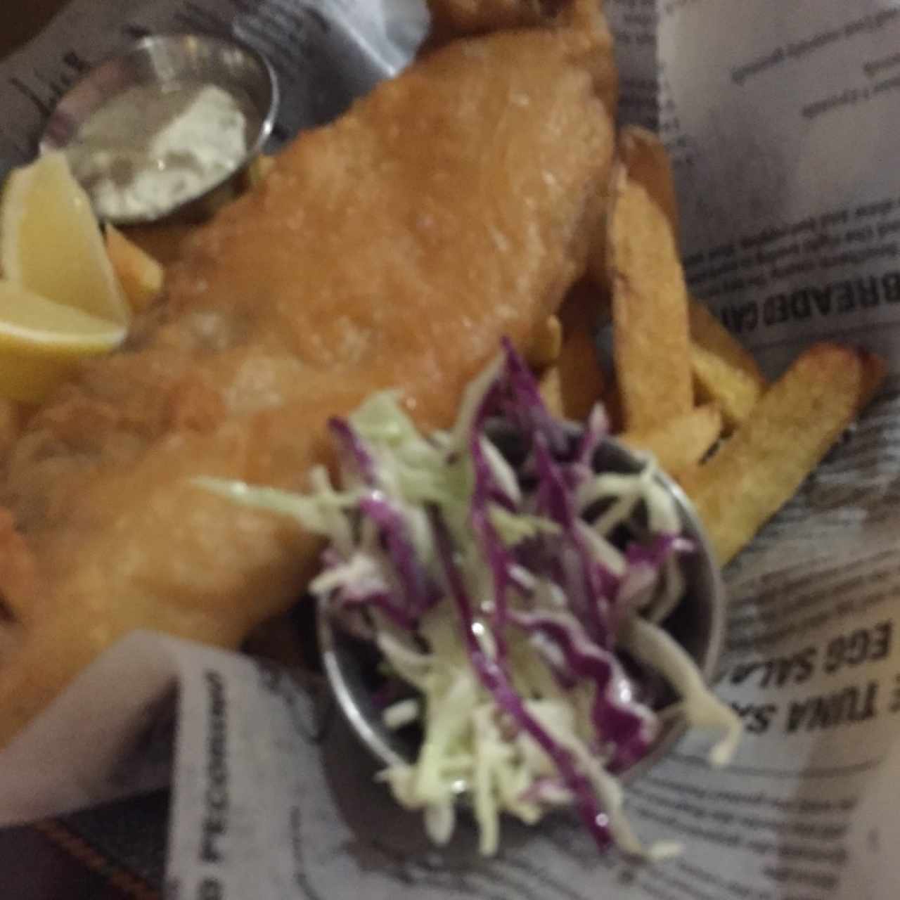 Platos fuertes - Fish and chips-Coleslaw