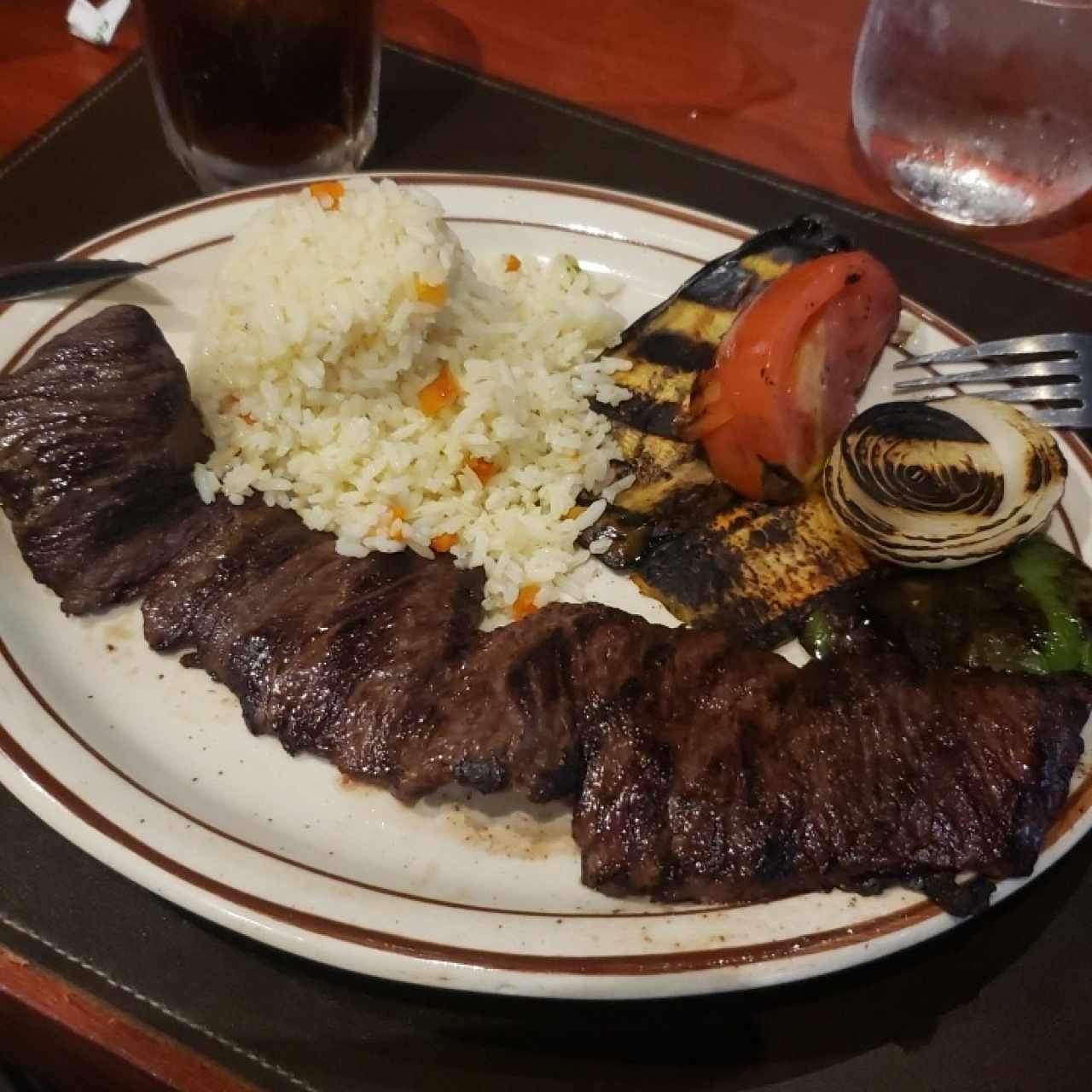 entraña...arroz y vegetales a la parrilla